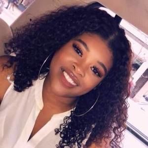 Meet your Posher, Stephanie